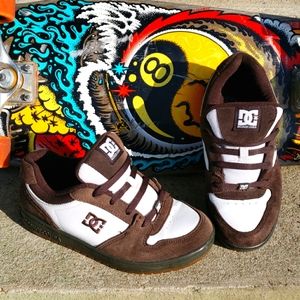 DC Leather Skate Shoes (women's size 7)